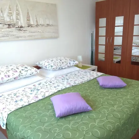 Seafoam Apartment *